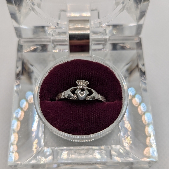 Silver Claddagh Ring - Picture 1 of 3